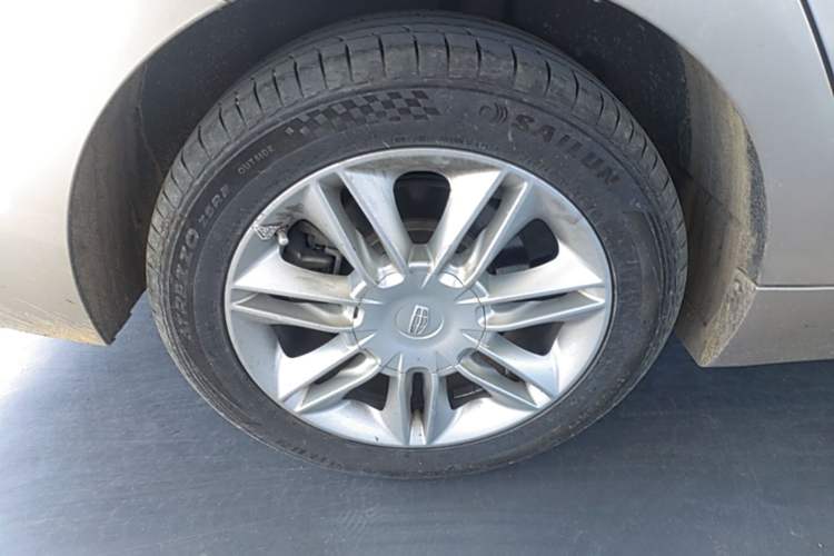 Used Geely Auto Emgrand GT 2015 2.4L Standard Edition Exterior 5