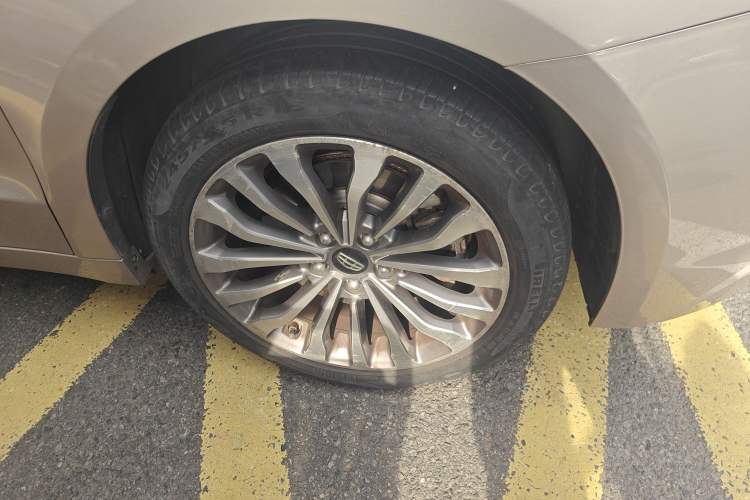 Used Geely Auto Emgrand GT 2015 1.8T Premium Model Exterior 7
