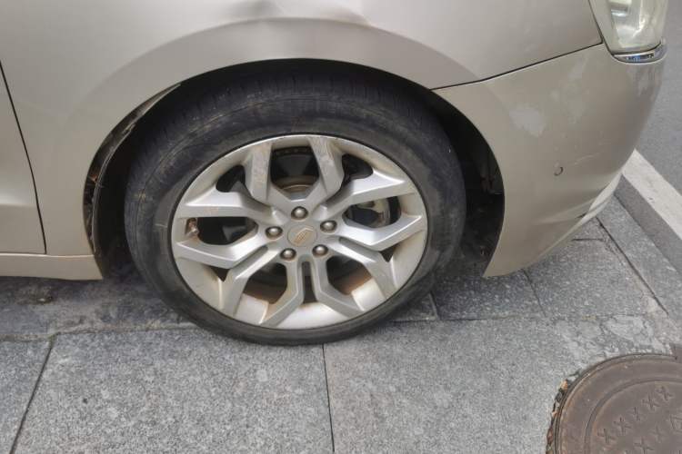 Used Geely Auto Emgrand GT 2015 1.8T Flagship Model Exterior 7