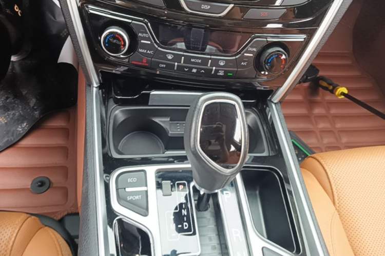 Used Geely Auto Emgrand GT 2015 1.8T Flagship Model Gear Lever