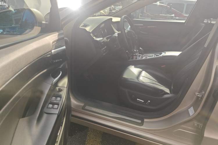 Used Geely Auto Emgrand GT 2015 1.8T Premium Model Interior 3