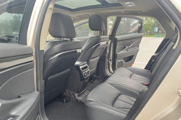 Used Geely Auto Emgrand GT 2015 2.4L Comfort Model Interior 3