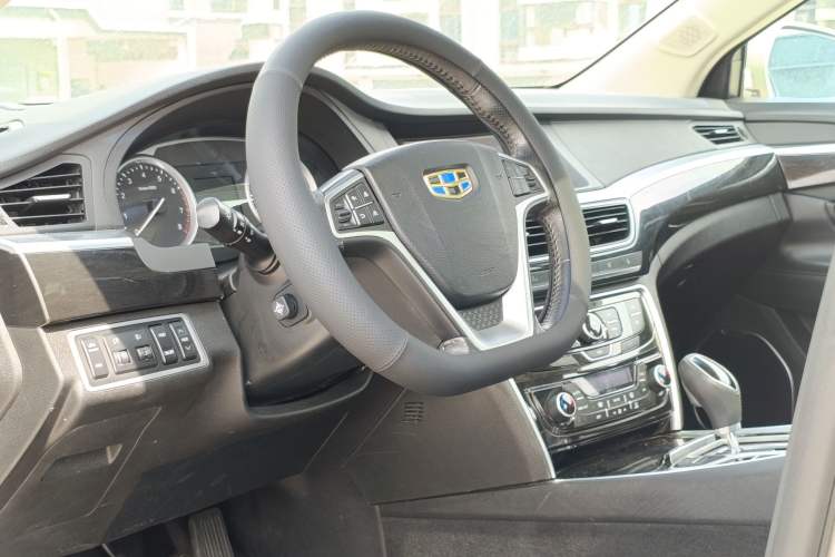 Used Geely Auto Emgrand GT 2015 1.8T Flagship Model Interior 5