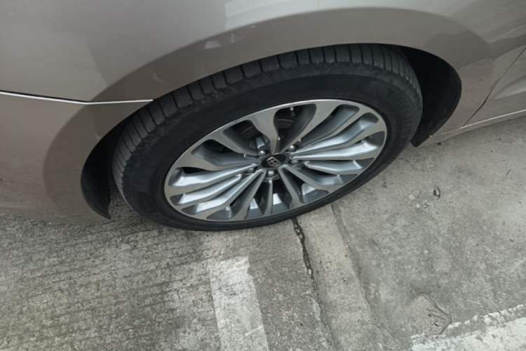 Used Geely Auto Emgrand GT 2015 1.8T Flagship Model Left Front Wheel Hub