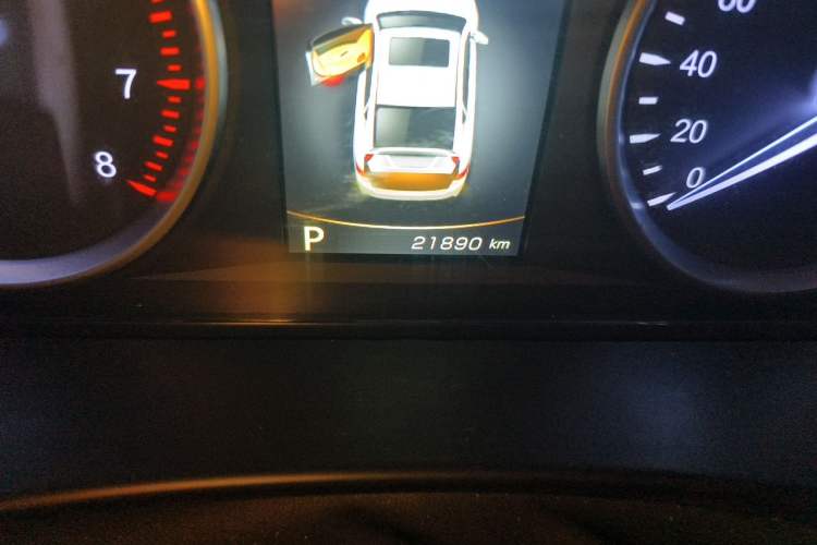 Used Geely Auto Emgrand GT 2015 1.8T Flagship Model Odometer Close Up