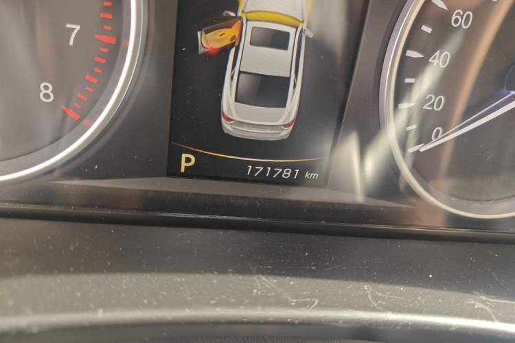 Used Geely Auto Emgrand GT 2015 1.8T Premium Model Odometer Close Up