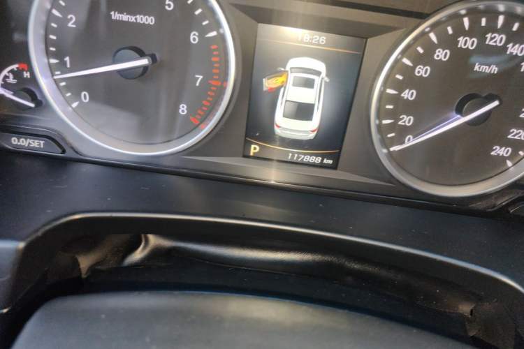 Used Geely Auto Emgrand GT 2015 1.8T Flagship Model Odometer Close Up
