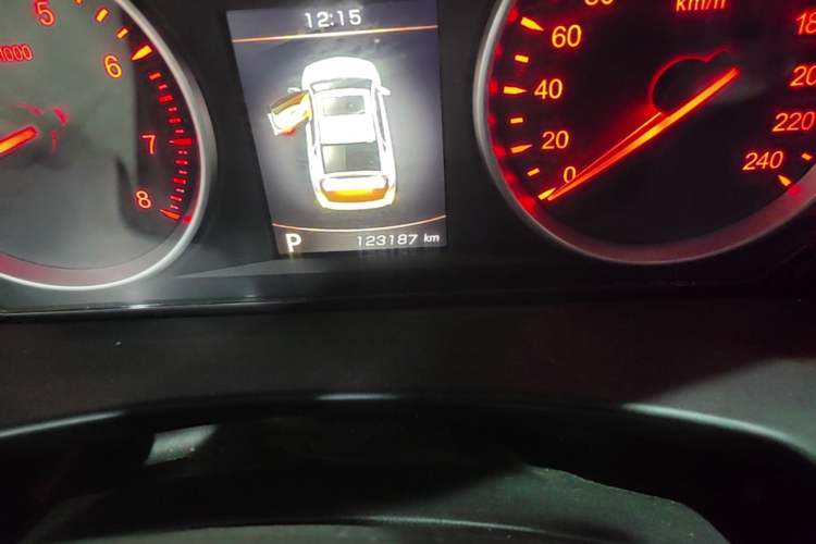 Used Geely Auto Emgrand GT 2015 1.8T Premium Model Odometer Close Up