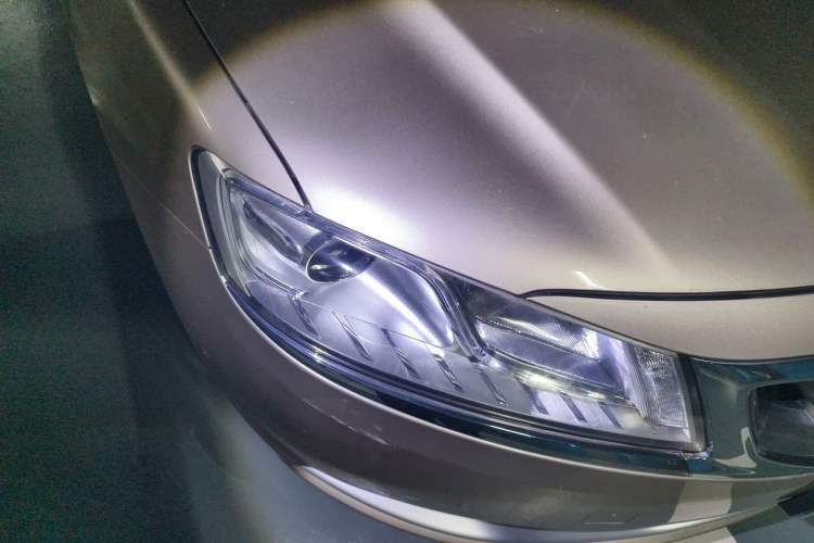 Used Geely Auto Emgrand GT 2015 1.8T Flagship Model Right Front Headlight