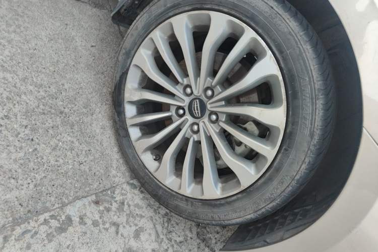 Used Geely Auto Emgrand GT 2015 1.8T Flagship Model Right Front Wheel Hub