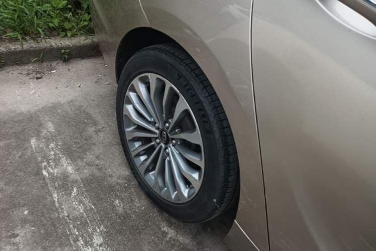 Used Geely Auto Emgrand GT 2015 1.8T Flagship Model Right Rear Wheel Hub
