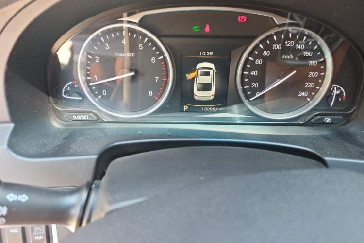 Used Geely Auto Emgrand GT 2015 1.8T Flagship Model Odometer Close Up