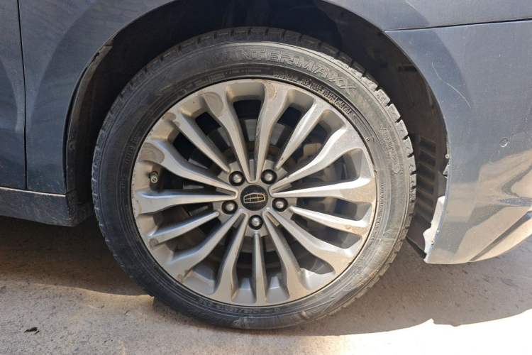 Used Geely Auto Emgrand GT 2015 1.8T Flagship Model Right Front Wheel Hub