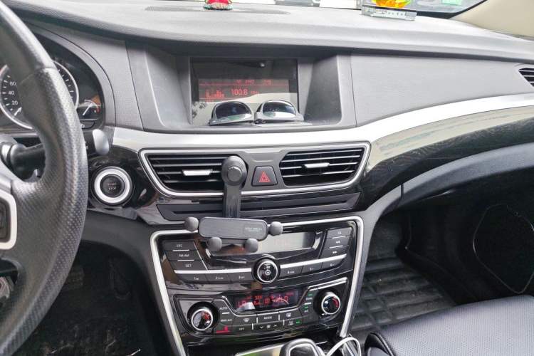 Used Geely Auto Emgrand GT 2015 2.4L Comfort Model Audio And AC Panel