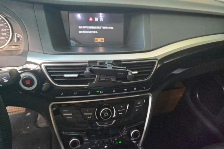 Used Geely Auto Emgrand GT 2015 1.8T Flagship Model Audio And AC Panel