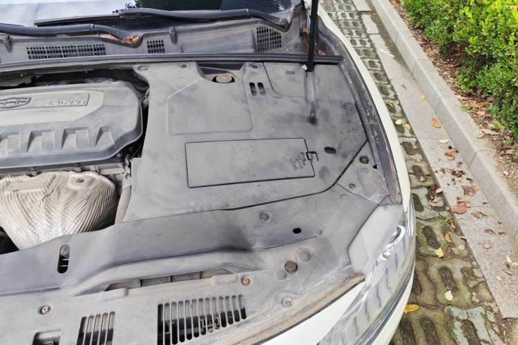 Used Geely Auto Emgrand GT 2015 2.4L Comfort Model Engine Bay Left