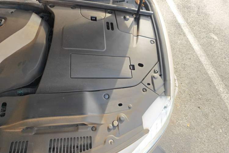 Used Geely Auto Emgrand GT 2015 1.8T Flagship Model Engine Bay Left