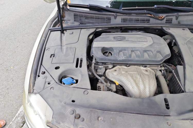 Used Geely Auto Emgrand GT 2015 2.4L Comfort Model Engine Bay Right