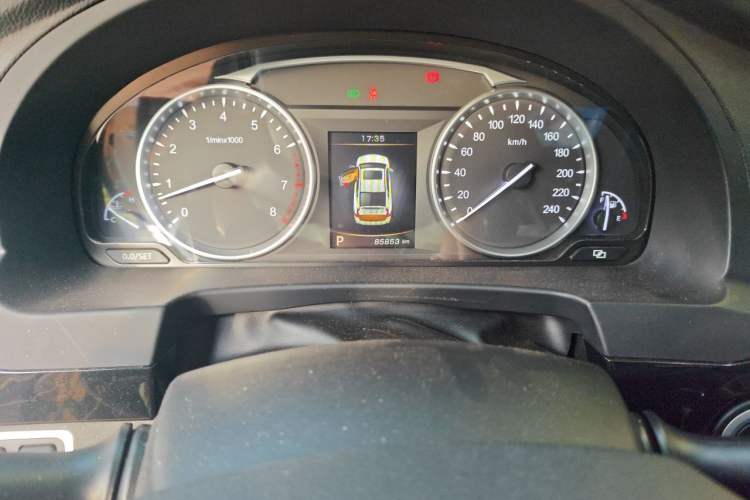 Used Geely Auto Emgrand GT 2015 1.8T Flagship Model Odometer Close Up