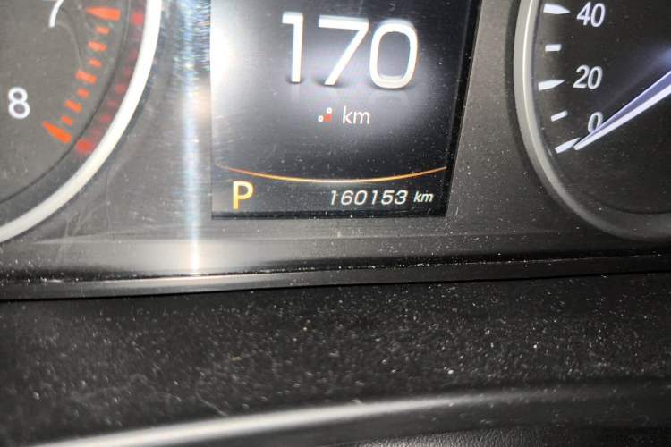 Used Geely Auto Emgrand GT 2015 Diplomatic Limited Edition 1.8T Premium Model Odometer Close Up