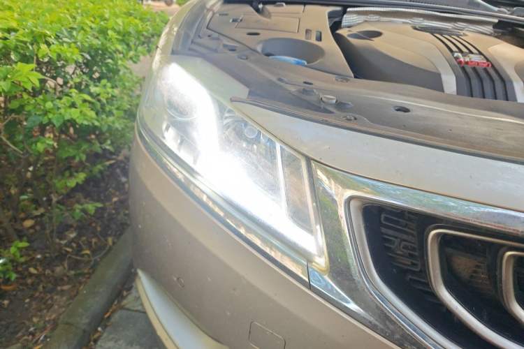 Used Geely Auto Emgrand GT 2015 1.8T Flagship Model Right Front Headlight