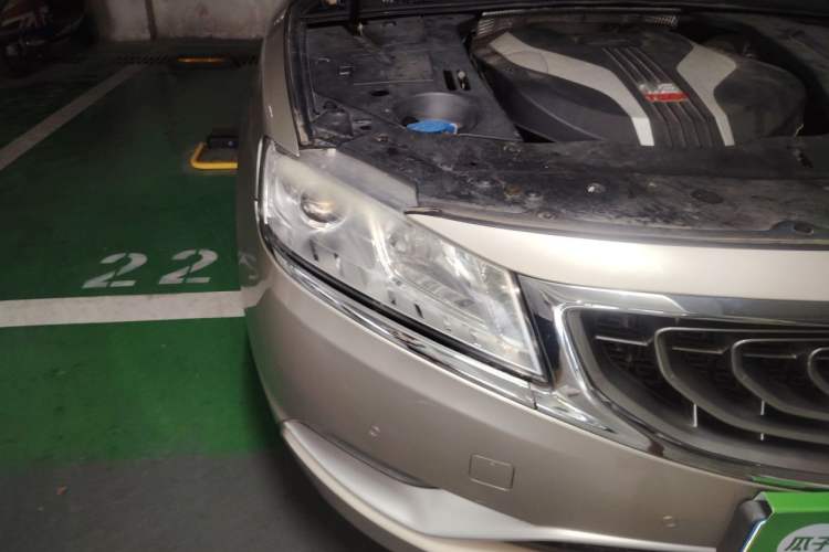 Used Geely Auto Emgrand GT 2015 1.8T Flagship Model Right Front Headlight
