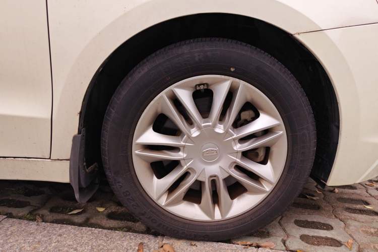 Used Geely Auto Emgrand GT 2015 2.4L Comfort Model Right Front Wheel Hub