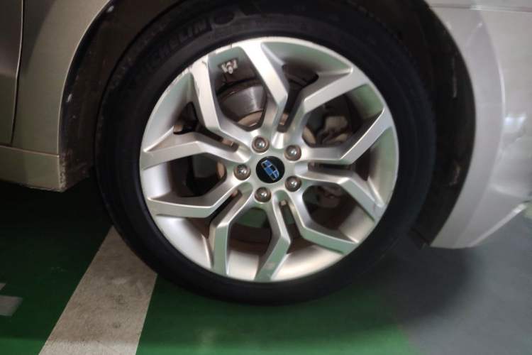 Used Geely Auto Emgrand GT 2015 1.8T Flagship Model Right Front Wheel Hub