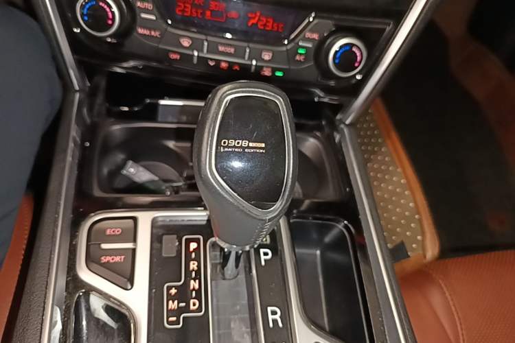 Used Geely Auto Emgrand GT 2015 Diplomatic Limited Edition 1.8T Collector's Model Gear Lever