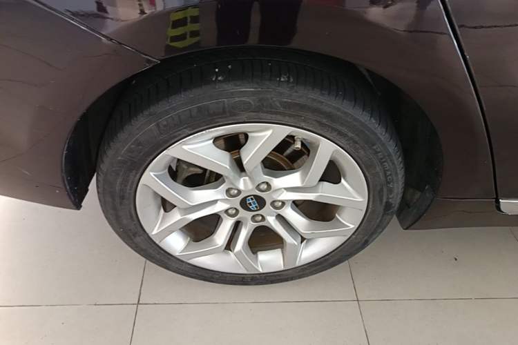 Used Geely Auto Emgrand GT 2015 Diplomatic Limited Edition 1.8T Collector's Model Right Rear Wheel Hub