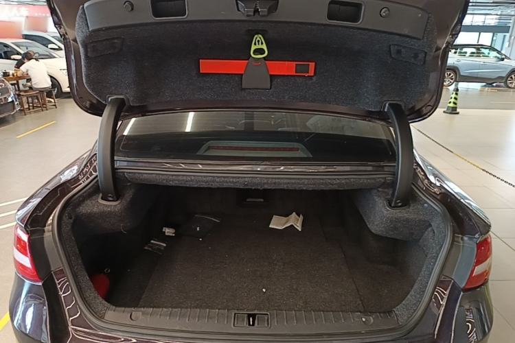 Used Geely Auto Emgrand GT 2015 Diplomatic Limited Edition 1.8T Collector's Model Trunk