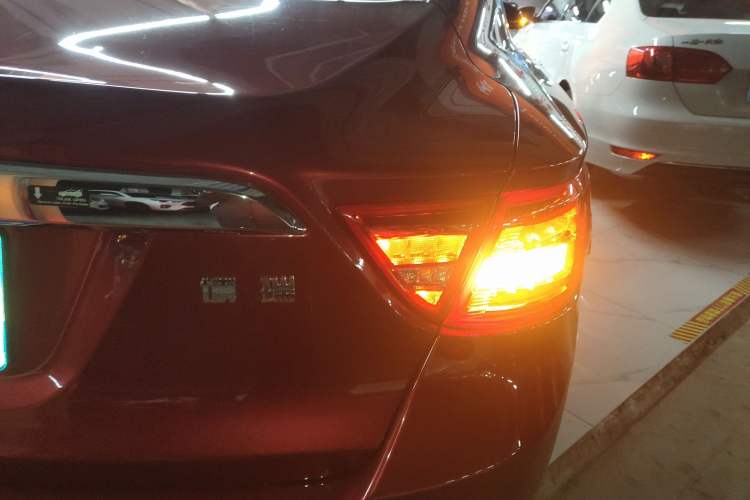 Used Geely Auto Emgrand GT 2015 1.8T Flagship Model Exterior 6