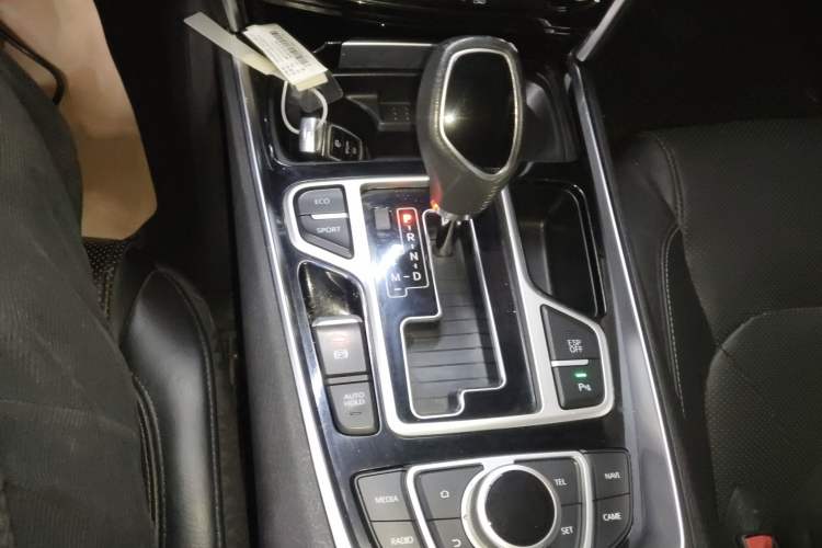Used Geely Auto Emgrand GT 2015 1.8T Flagship Model Gear Lever