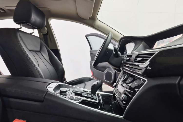 Used Geely Auto Emgrand GT 2015 1.8T Premium Model Interior 2