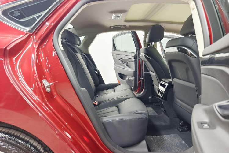 Used Geely Auto Emgrand GT 2015 1.8T Premium Model Interior 3
