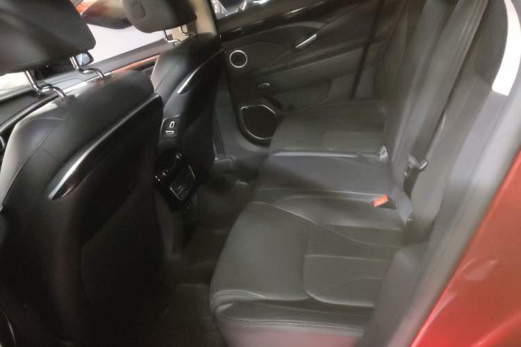 Used Geely Auto Emgrand GT 2015 1.8T Flagship Model Interior 4