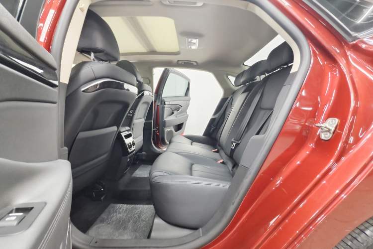 Used Geely Auto Emgrand GT 2015 1.8T Premium Model Interior 5