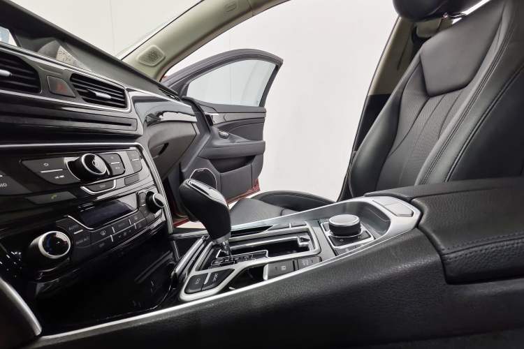 Used Geely Auto Emgrand GT 2015 1.8T Premium Model Interior 7