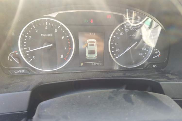 Used Geely Auto Emgrand GT 2015 1.8T Comfort Model Odometer Close Up