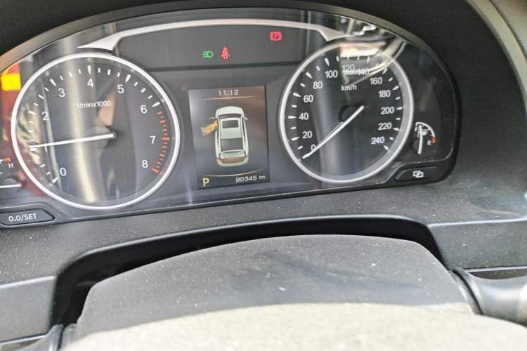 Used Geely Auto Emgrand GT 2015 2.4L Comfort Model Odometer Close Up