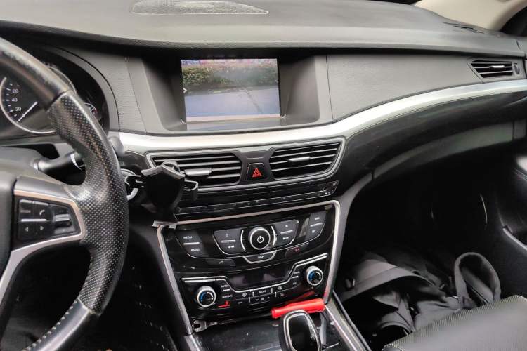 Used Geely Auto Emgrand GT 2015 1.8T Premium Model Audio And AC Panel
