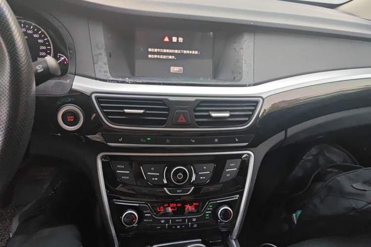 Used Geely Auto Emgrand GT 2015 1.8T Flagship Model Audio And AC Panel