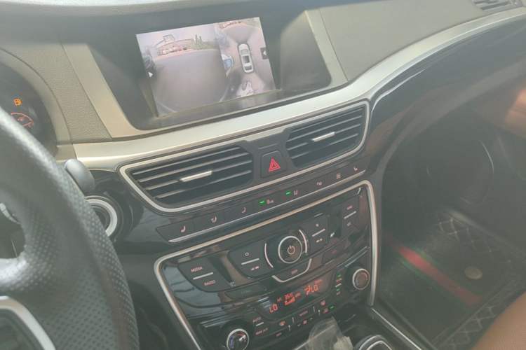Used Geely Auto Emgrand GT 2015 1.8T Flagship Model Audio And AC Panel