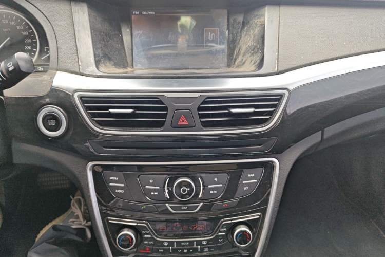 Used Geely Auto Emgrand GT 2015 1.8T Premium Model Audio And AC Panel