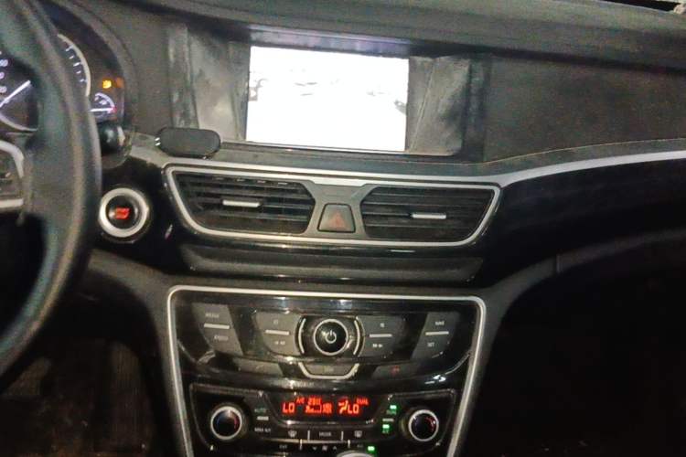 Used Geely Auto Emgrand GT 2015 1.8T Premium Model Audio And AC Panel