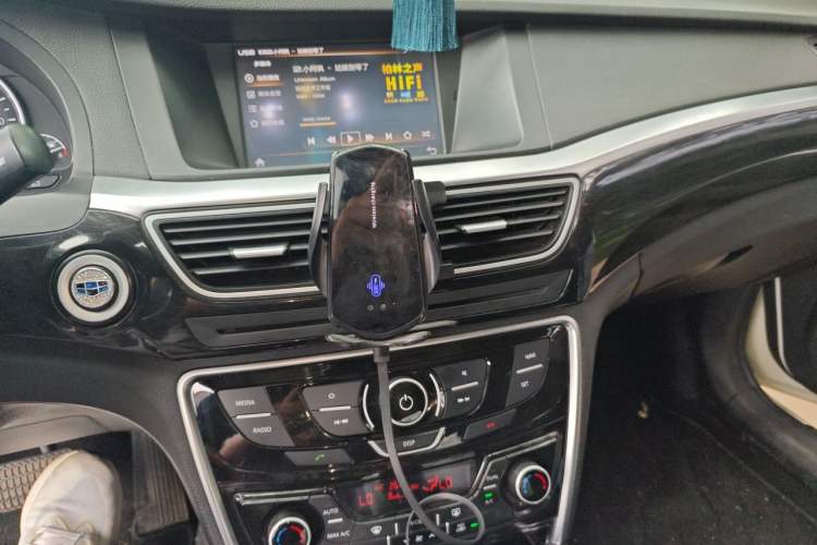 Used Geely Auto Emgrand GT 2015 1.8T Premium Model Audio And AC Panel