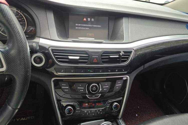Used Geely Auto Emgrand GT 2015 1.8T Flagship Model Audio And AC Panel