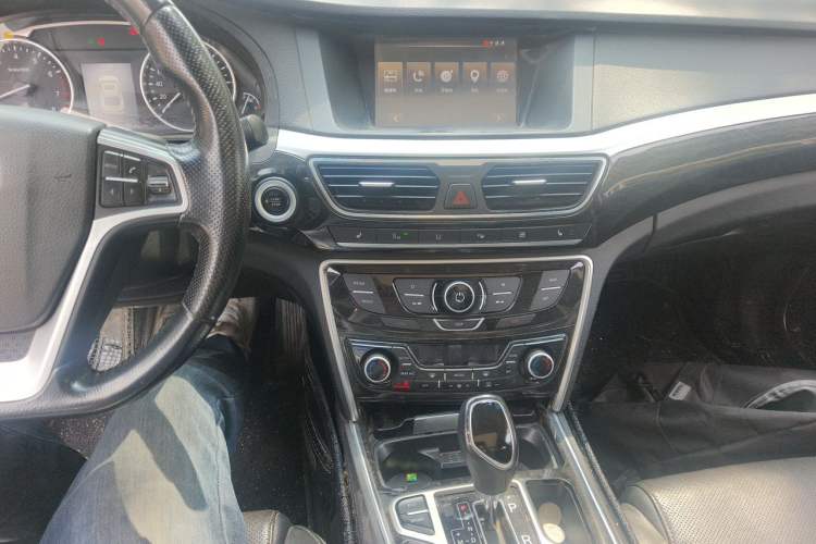 Used Geely Auto Emgrand GT 2015 1.8T Flagship Model Audio And AC Panel