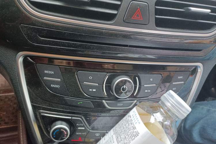 Used Geely Auto Emgrand GT 2015 1.8T Premium Model Audio And AC Panel