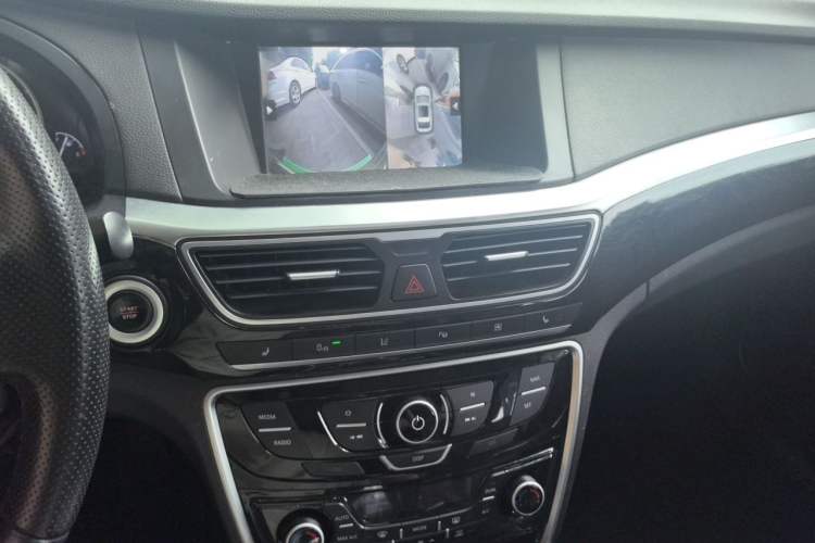Used Geely Auto Emgrand GT 2015 1.8T Flagship Model Audio And AC Panel